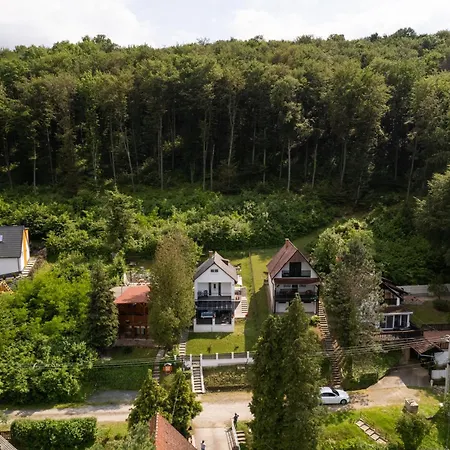 Erdoszeli Haziko Szaunaval Es Jakuzzival Διαμέρισμα Magyarhertelend