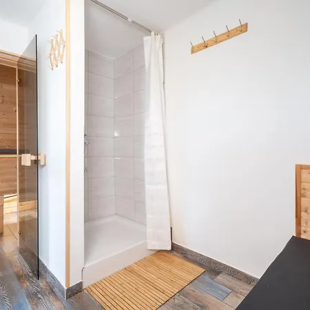 Erdoszeli Haziko Szaunaval Es Jakuzzival Apartmán *